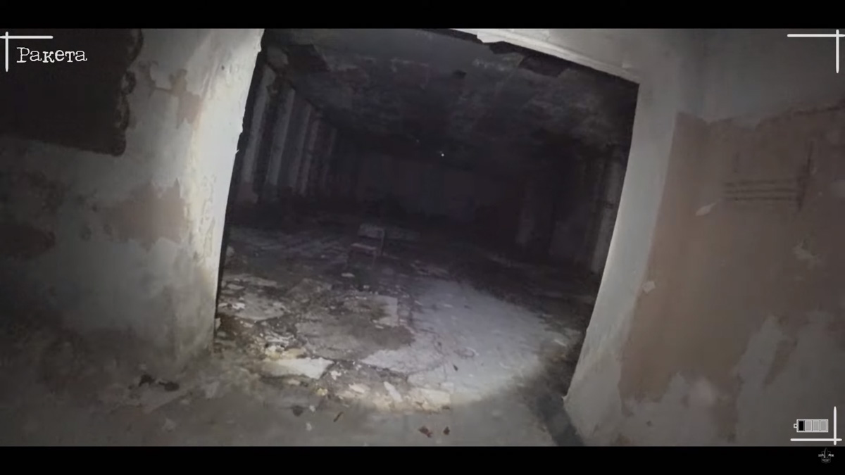 Если верить слухам, во Владимирской области на территории заброшенной базы отдыха живет призрак. Узнав об этом, блогер Ракета решил провести эксперимент по призыву нечисти и, конечно же, доверил столь ответственное задание местным ребятам.