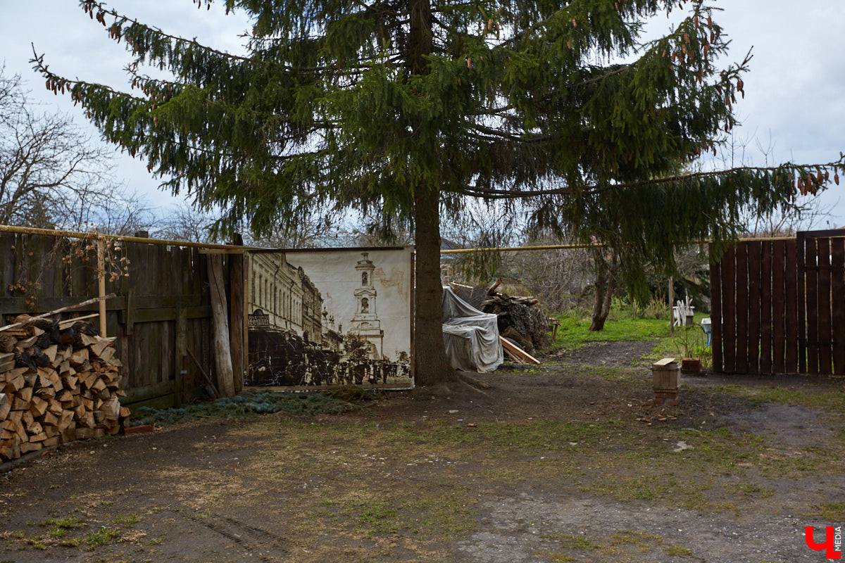 Семья Татьяны Давыдовой вот уже почти 100 лет владеет тем самым домом, где снимали фильм «Женитьба Бальзаминова». Они давно мечтали о создании киномузея, но сейчас решились и приглашают волонтеров поучаствовать в работах.