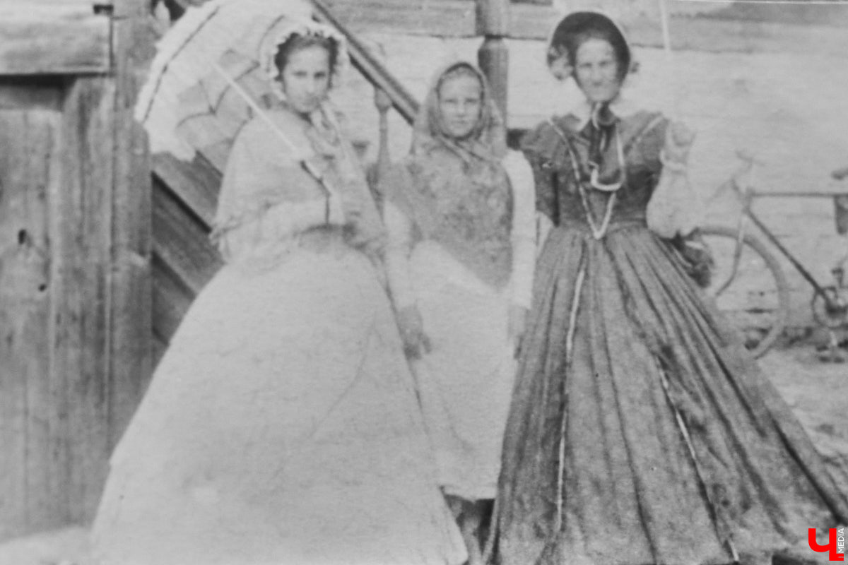 Семья Татьяны Давыдовой вот уже почти 100 лет владеет тем самым домом, где снимали фильм «Женитьба Бальзаминова». Они давно мечтали о создании киномузея, но сейчас решились и приглашают волонтеров поучаствовать в работах.