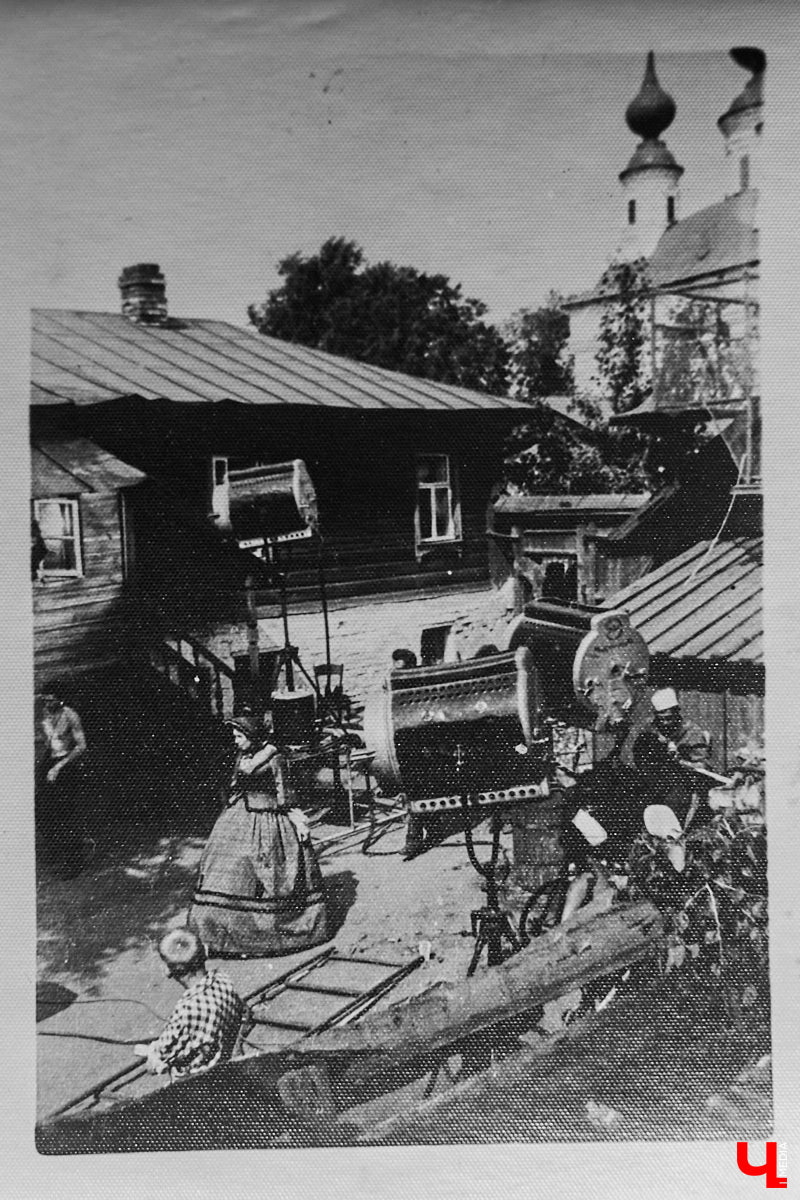 Семья Татьяны Давыдовой вот уже почти 100 лет владеет тем самым домом, где снимали фильм «Женитьба Бальзаминова». Они давно мечтали о создании киномузея, но сейчас решились и приглашают волонтеров поучаствовать в работах.