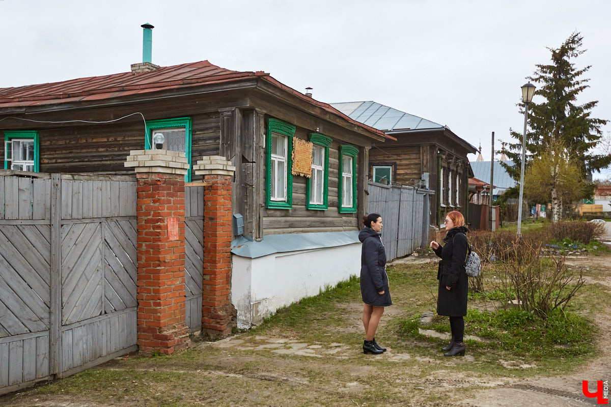 Семья Татьяны Давыдовой вот уже почти 100 лет владеет тем самым домом, где снимали фильм «Женитьба Бальзаминова». Они давно мечтали о создании киномузея, но сейчас решились и приглашают волонтеров поучаствовать в работах.