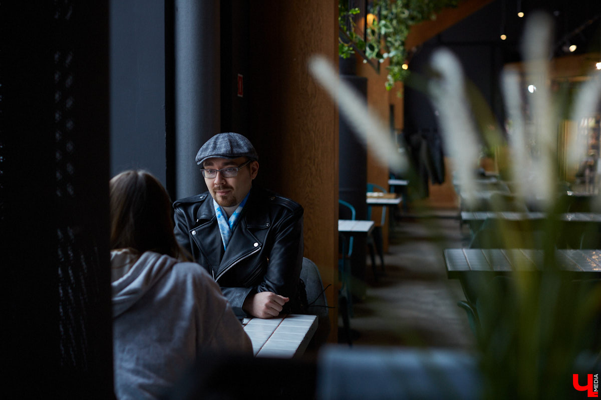 Узнаем у владимирского Youtube-блогера Александра Киященко, сколько стоит рецензия на отечественное кино, и попросим честно высказаться о фильме «Майор Гром», с создателями которого ему удалось пообщаться.