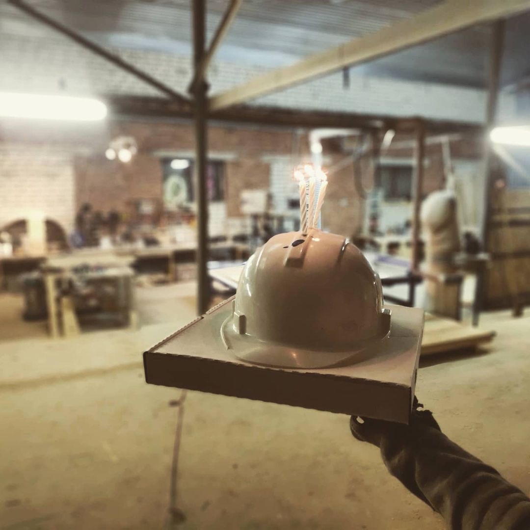 Владимирский архитектор и дизайнер мебели Артем Рубцов собирается построить целую деревню на Истре. Мастер рассказал «Ключ-Медиа» об искусстве модульных домиков, пути исследователя и своей смелой команде.