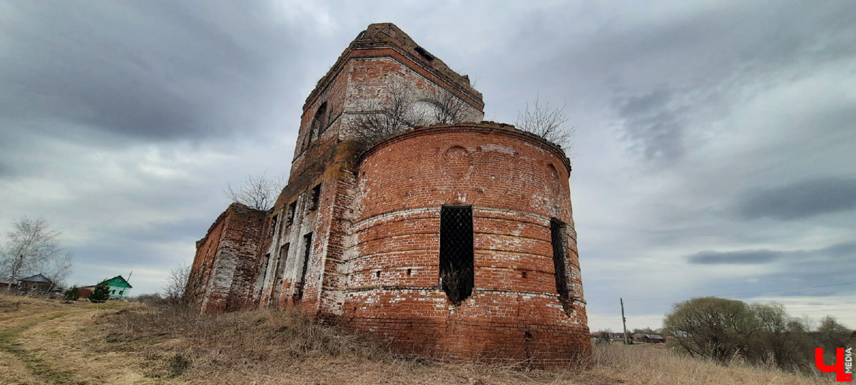 Никульское - старинное село в Суздальском районе. Оно примечательно красивыми пейзажами и заброшенным храмом.
