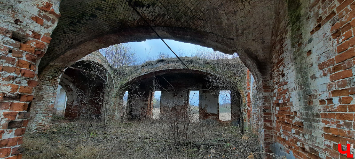 Никульское - старинное село в Суздальском районе. Оно примечательно красивыми пейзажами и заброшенным храмом.