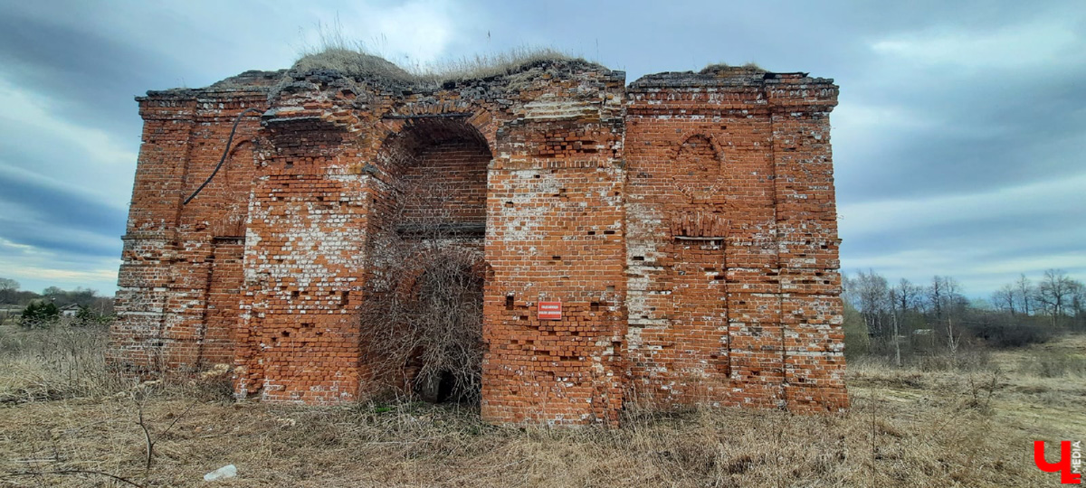 Никульское - старинное село в Суздальском районе. Оно примечательно красивыми пейзажами и заброшенным храмом.