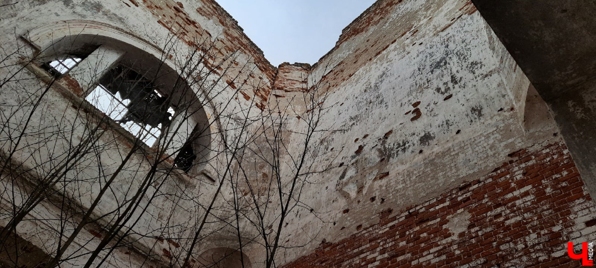 Никульское - старинное село в Суздальском районе. Оно примечательно красивыми пейзажами и заброшенным храмом.
