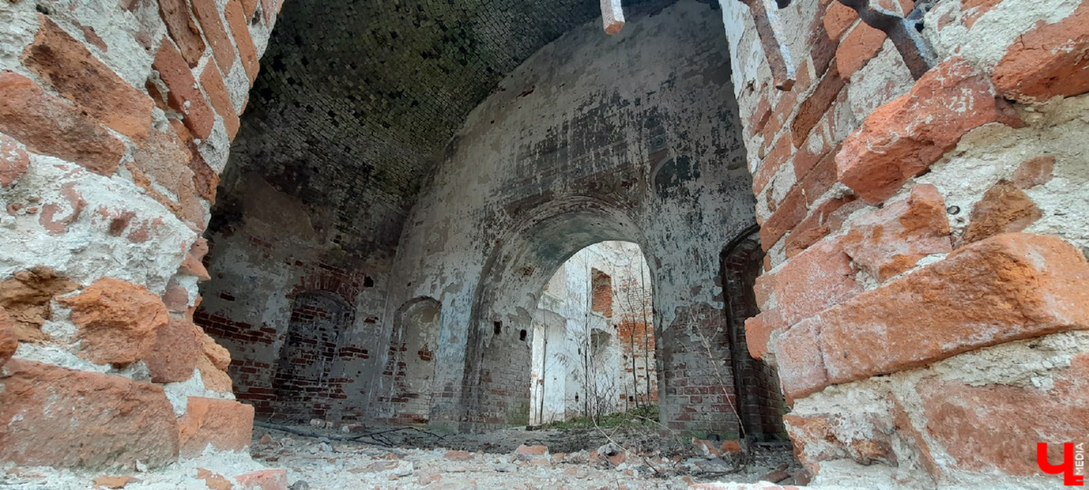 Никульское - старинное село в Суздальском районе. Оно примечательно красивыми пейзажами и заброшенным храмом.