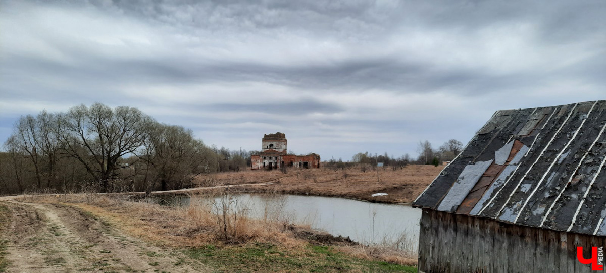 Никульское - старинное село в Суздальском районе. Оно примечательно красивыми пейзажами и заброшенным храмом.
