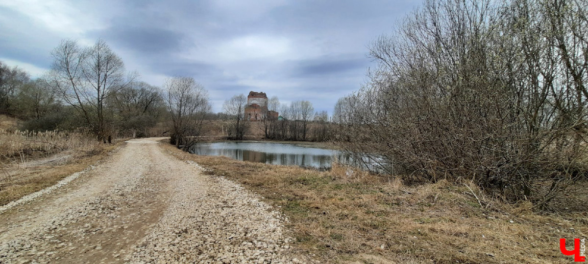 Никульское - старинное село в Суздальском районе. Оно примечательно красивыми пейзажами и заброшенным храмом.