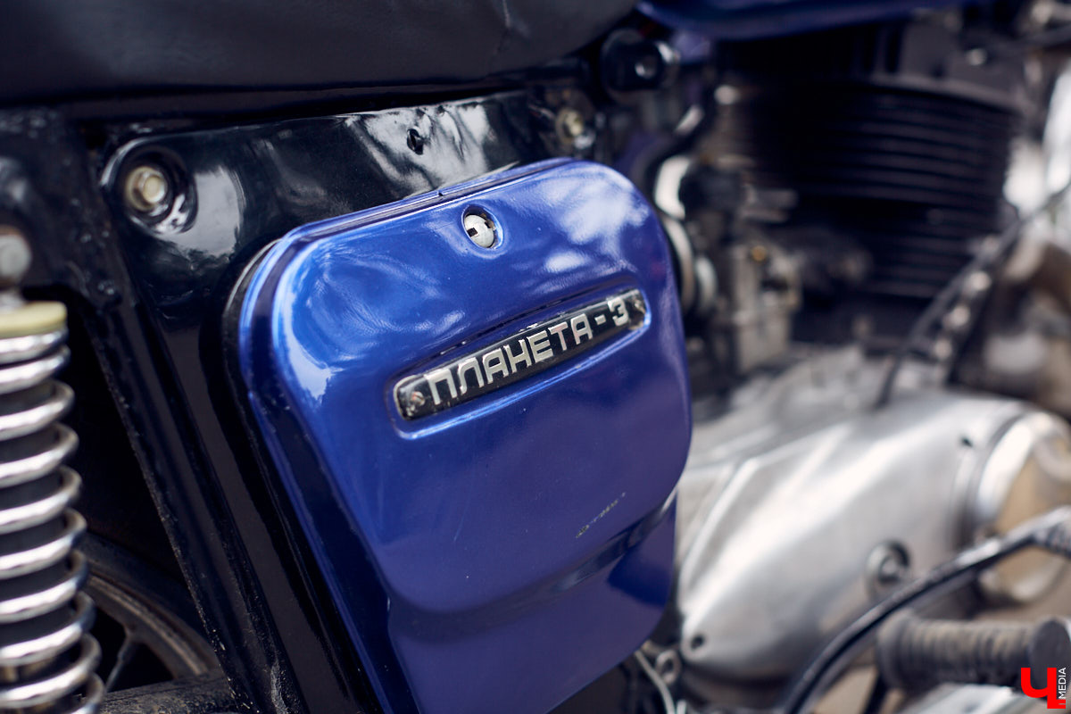 Через весь город да на «Ладогу»: мотоколонна из 300 байков открыла мотосезон. За зрелищное шествие отвечал клуб Wolves MC Russia.