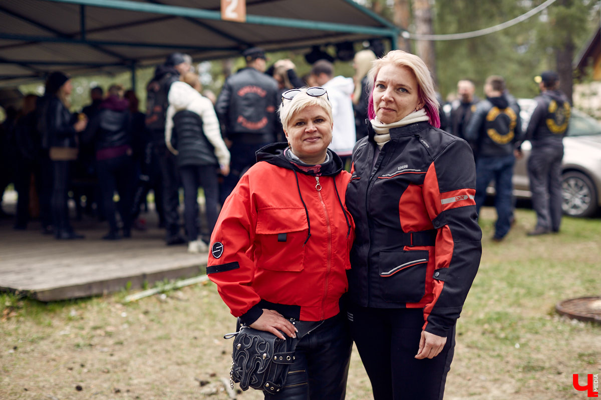 Через весь город да на «Ладогу»: мотоколонна из 300 байков открыла мотосезон. За зрелищное шествие отвечал клуб Wolves MC Russia.