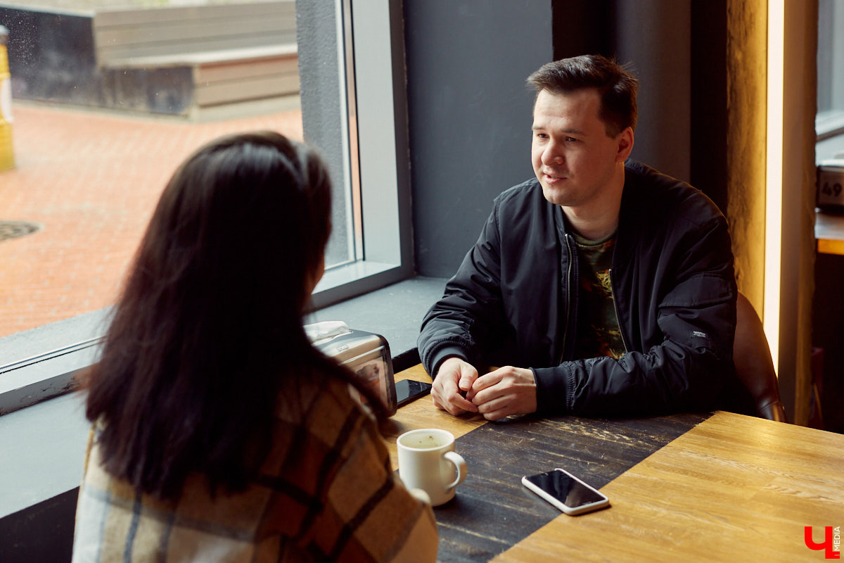 Алексей Никитин живет во Владимире и выступает под никнеймом Bloodfire. Танцевальная, но тяжелая музыка в жанре mainstream hardcore позволяет артисту сотрудничать с голландским лейблом и зарабатывать минимум 300 евро за трек.