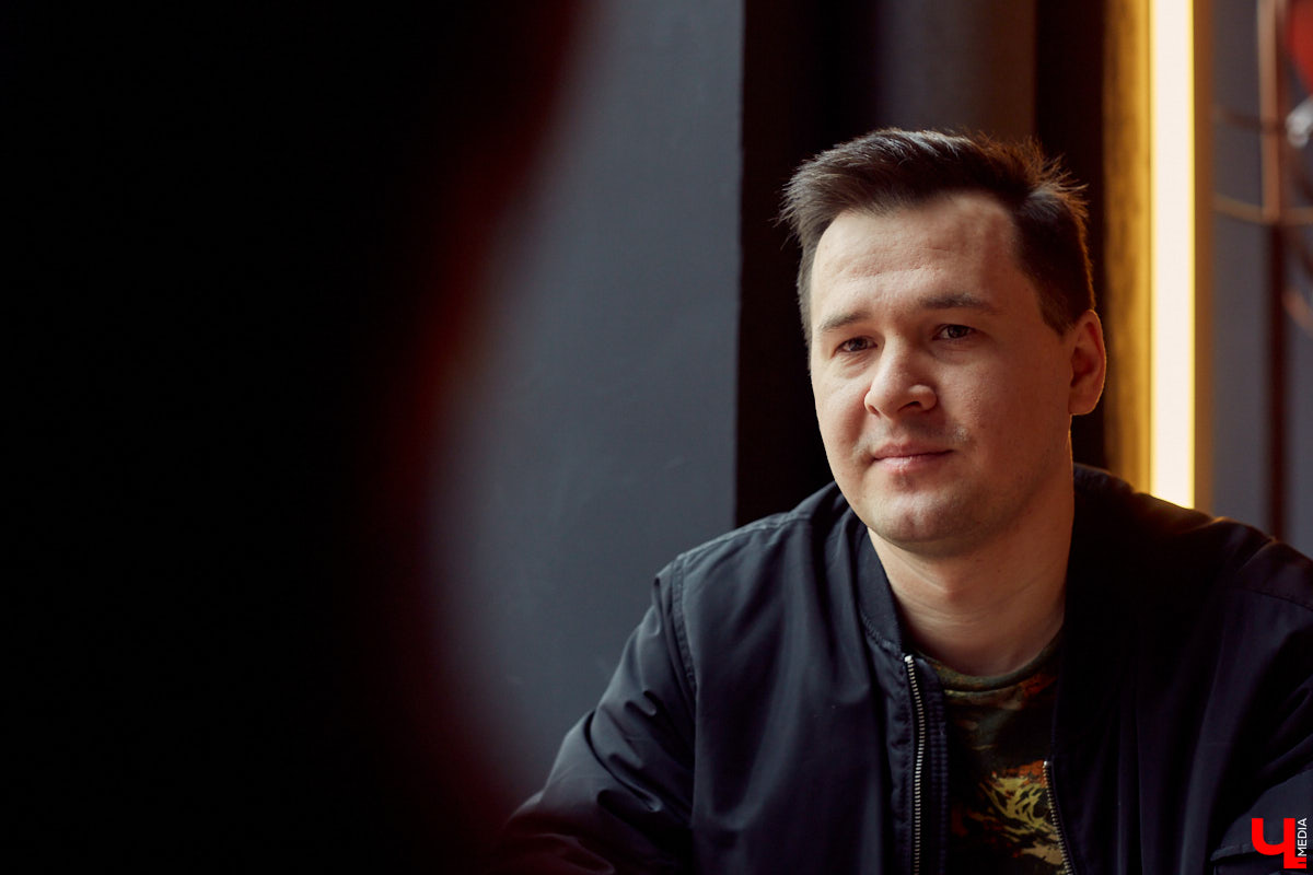 Алексей Никитин живет во Владимире и выступает под никнеймом Bloodfire. Танцевальная, но тяжелая музыка в жанре mainstream hardcore позволяет артисту сотрудничать с голландским лейблом и зарабатывать минимум 300 евро за трек.