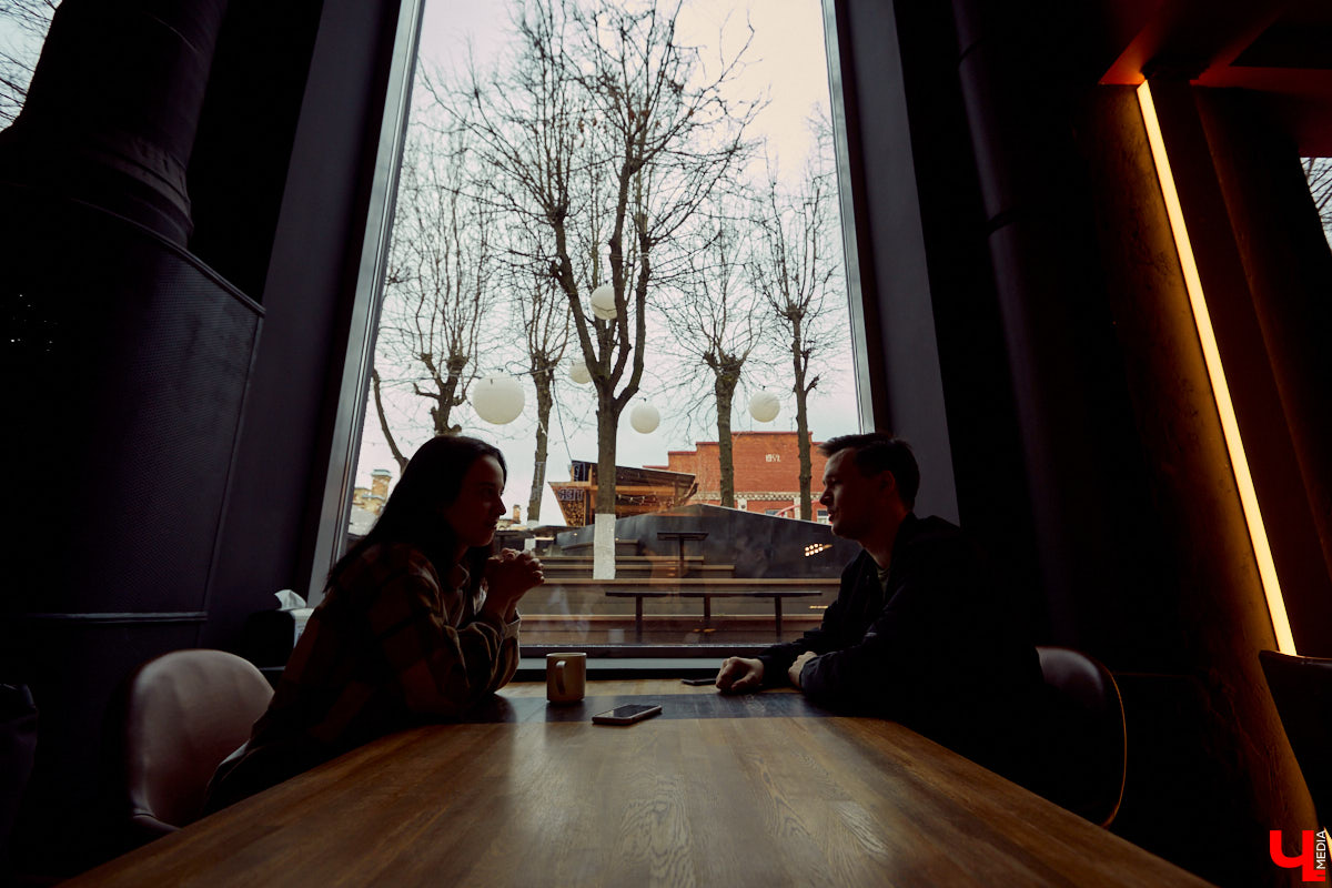 Алексей Никитин живет во Владимире и выступает под никнеймом Bloodfire. Танцевальная, но тяжелая музыка в жанре mainstream hardcore позволяет артисту сотрудничать с голландским лейблом и зарабатывать минимум 300 евро за трек.