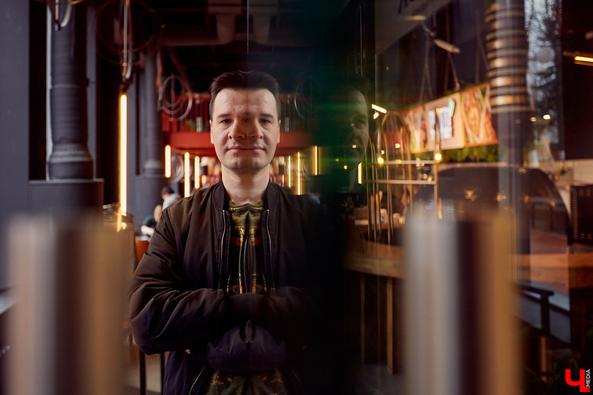 Алексей Никитин живет во Владимире и выступает под никнеймом Bloodfire. Танцевальная, но тяжелая музыка в жанре mainstream hardcore позволяет артисту сотрудничать с голландским лейблом и зарабатывать минимум 300 евро за трек.