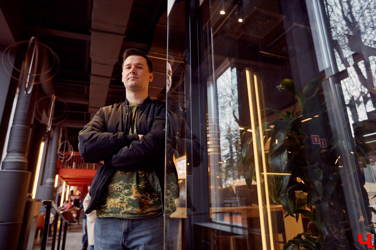 Алексей Никитин живет во Владимире и выступает под никнеймом Bloodfire. Танцевальная, но тяжелая музыка в жанре mainstream hardcore позволяет артисту сотрудничать с голландским лейблом и зарабатывать минимум 300 евро за трек.