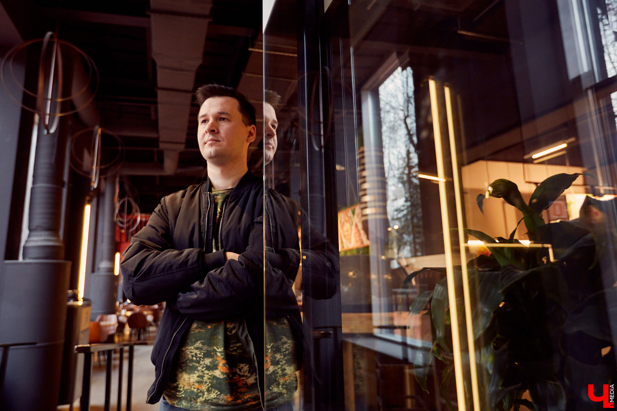 Алексей Никитин живет во Владимире и выступает под никнеймом Bloodfire. Танцевальная, но тяжелая музыка в жанре mainstream hardcore позволяет артисту сотрудничать с голландским лейблом и зарабатывать минимум 300 евро за трек.