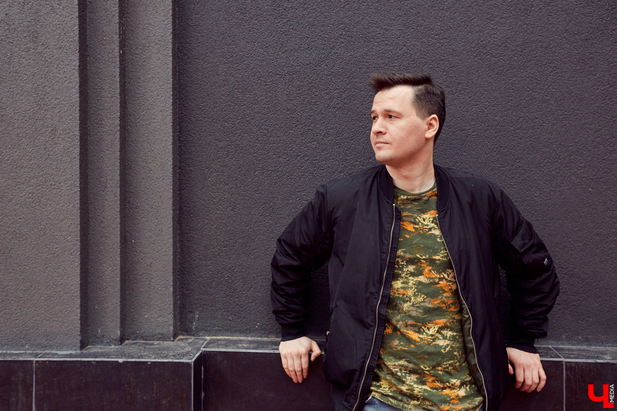 Алексей Никитин живет во Владимире и выступает под никнеймом Bloodfire. Танцевальная, но тяжелая музыка в жанре mainstream hardcore позволяет артисту сотрудничать с голландским лейблом и зарабатывать минимум 300 евро за трек.