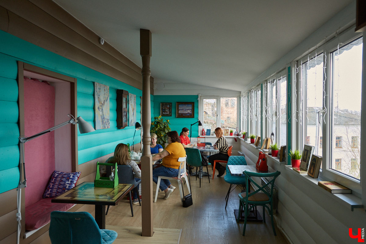 Фото из этих локаций нередко разрывают Директ вопросами в духе: «Где это снято?» Собрали для вас топ владимирских заведений с интересным интерьером.