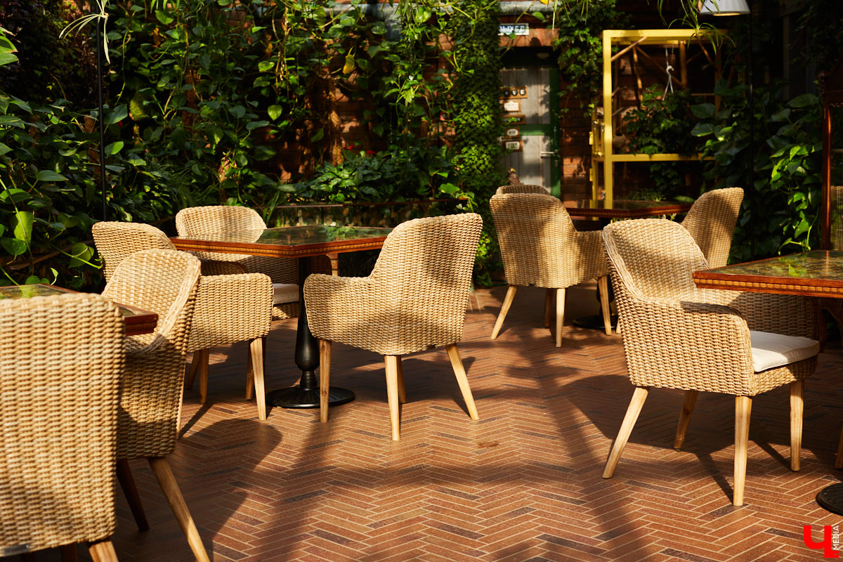 Фото из этих локаций нередко разрывают Директ вопросами в духе: «Где это снято?» Собрали для вас топ владимирских заведений с интересным интерьером.