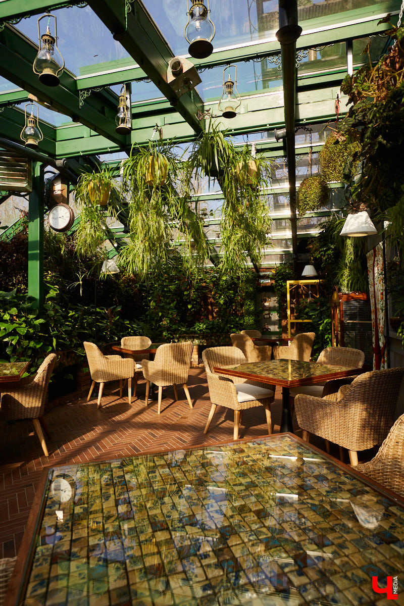 Фото из этих локаций нередко разрывают Директ вопросами в духе: «Где это снято?» Собрали для вас топ владимирских заведений с интересным интерьером.