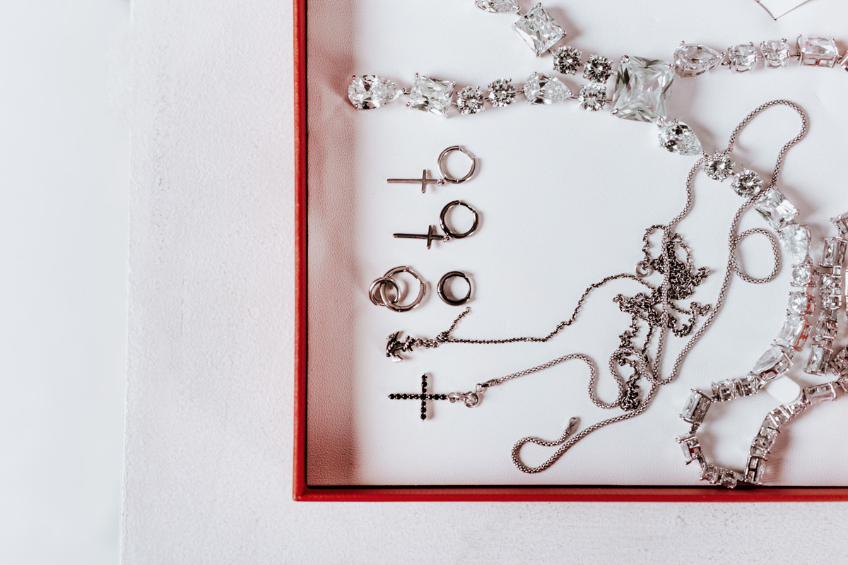 Олег YouRich, директор по развитию, маркетингу и рекламе клиники и салона красоты Gen87 — тот, чьи образы обсуждают, критикуют или пытаются копировать. Равнодушных мало. И сегодня он — герой нашей рубрики «Свой стиль».