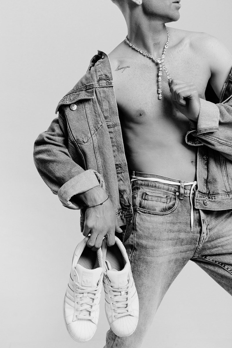 Олег YouRich, директор по развитию, маркетингу и рекламе клиники и салона красоты Gen87 — тот, чьи образы обсуждают, критикуют или пытаются копировать. Равнодушных мало. И сегодня он — герой нашей рубрики «Свой стиль».