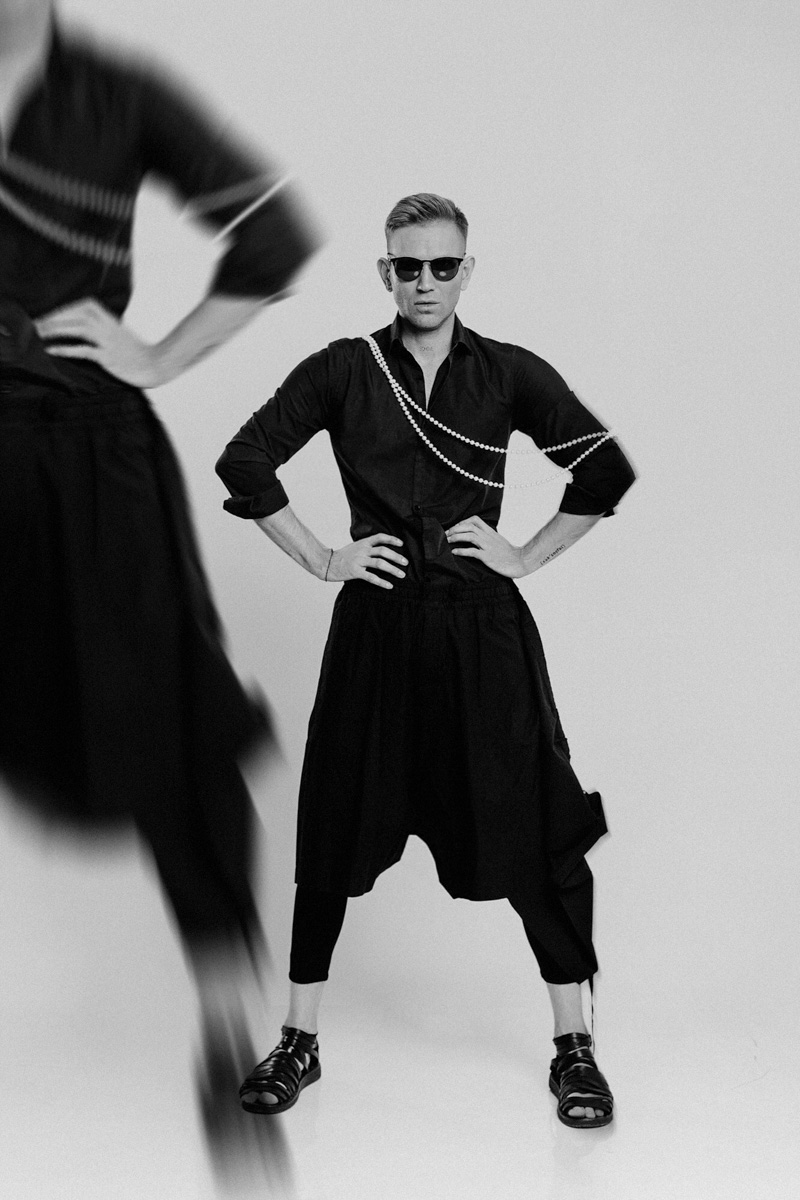 Олег YouRich, директор по развитию, маркетингу и рекламе клиники и салона красоты Gen87 — тот, чьи образы обсуждают, критикуют или пытаются копировать. Равнодушных мало. И сегодня он — герой нашей рубрики «Свой стиль».