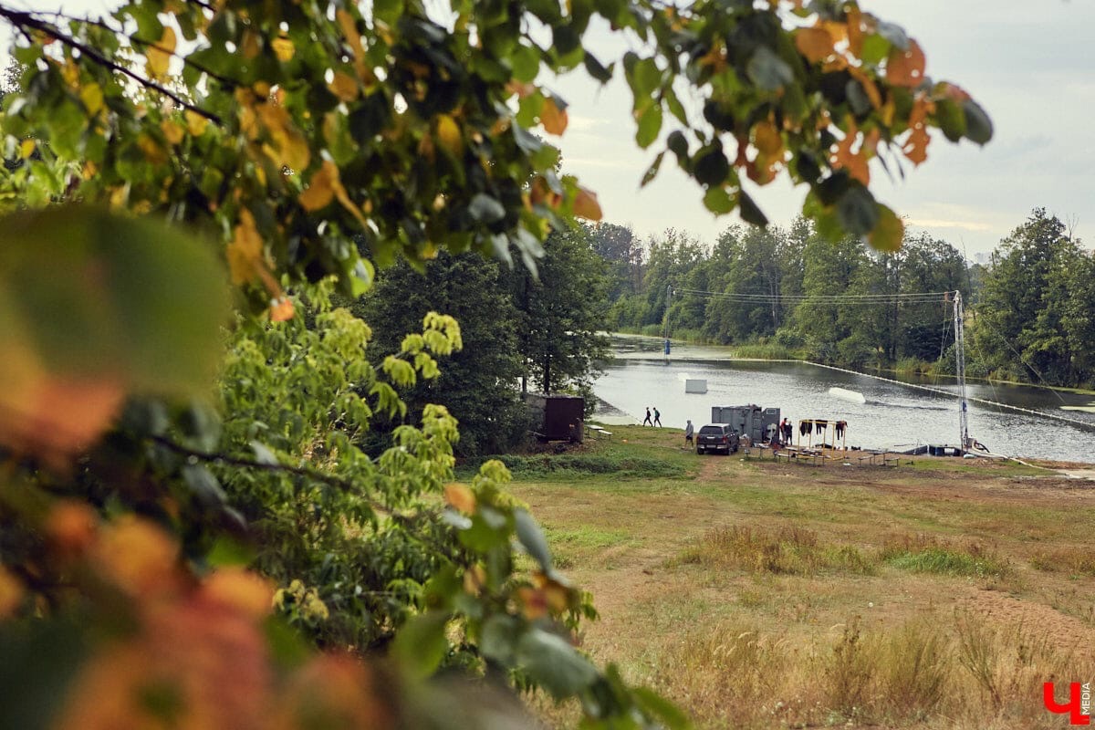 Готовимся открывать пляжный сезон! Вблизи от города к июню появится масштабная локация с вейкбордами, лодками, фудкортами, шашлычными беседками и полноценным пляжем.