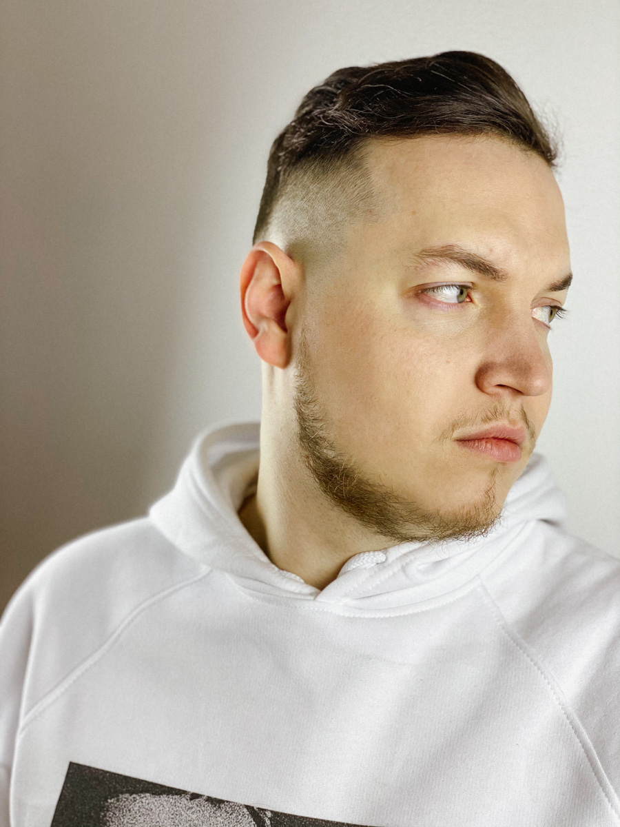 Кто пишет песни для известных блогеров? Рассматриваем обратную сторону чартов и звукозаписи с владимирским рэпером, сонграйтером Траем.