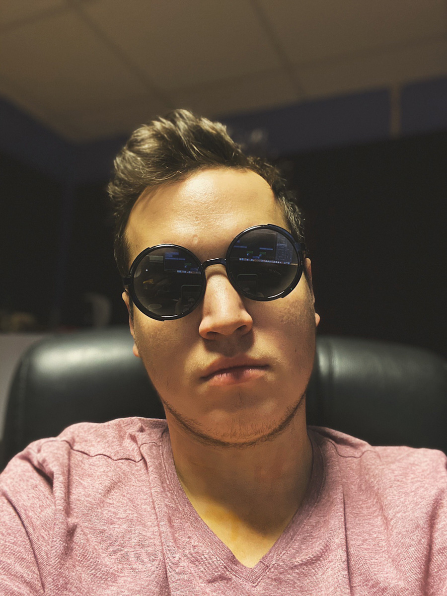 Кто пишет песни для известных блогеров? Рассматриваем обратную сторону чартов и звукозаписи с владимирским рэпером, сонграйтером Траем.