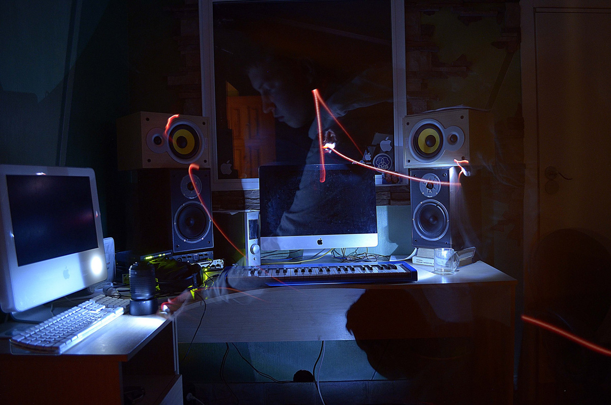 Кто пишет песни для известных блогеров? Рассматриваем обратную сторону чартов и звукозаписи с владимирским рэпером, сонграйтером Траем.