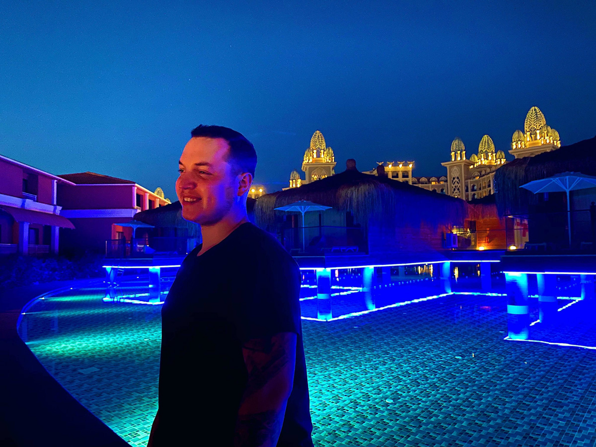 Кто пишет песни для известных блогеров? Рассматриваем обратную сторону чартов и звукозаписи с владимирским рэпером, сонграйтером Траем.