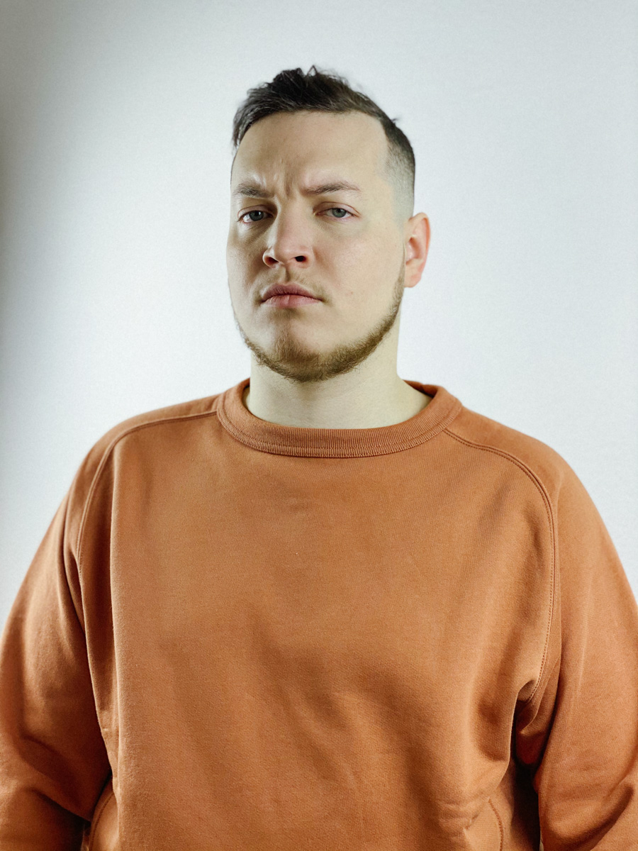 Кто пишет песни для известных блогеров? Рассматриваем обратную сторону чартов и звукозаписи с владимирским рэпером, сонграйтером Траем.