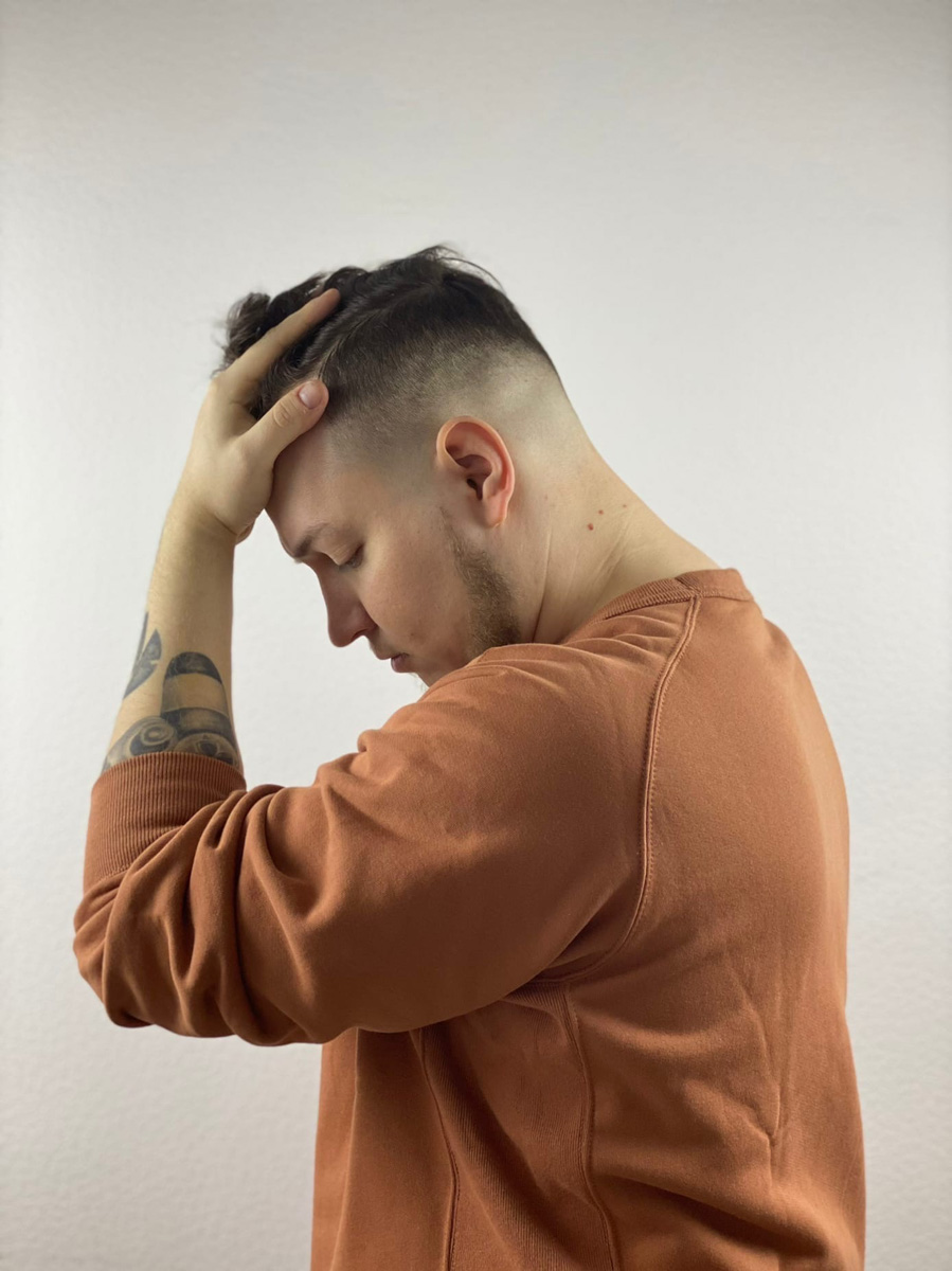 Кто пишет песни для известных блогеров? Рассматриваем обратную сторону чартов и звукозаписи с владимирским рэпером, сонграйтером Траем.