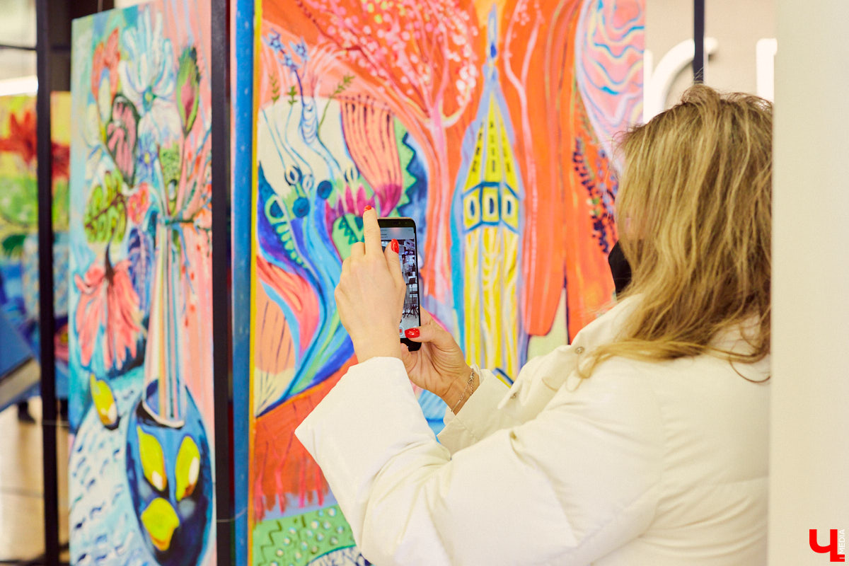 Новое владимирское арт-пространство, объединяющее шопинг и искусство, проводит терапию цветом. В этот раз вас ожидает выставка картин владимирской художницы Марии Ладиловой.