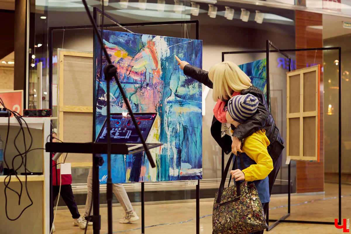 Новое владимирское арт-пространство, объединяющее шопинг и искусство, проводит терапию цветом. В этот раз вас ожидает выставка картин владимирской художницы Марии Ладиловой.