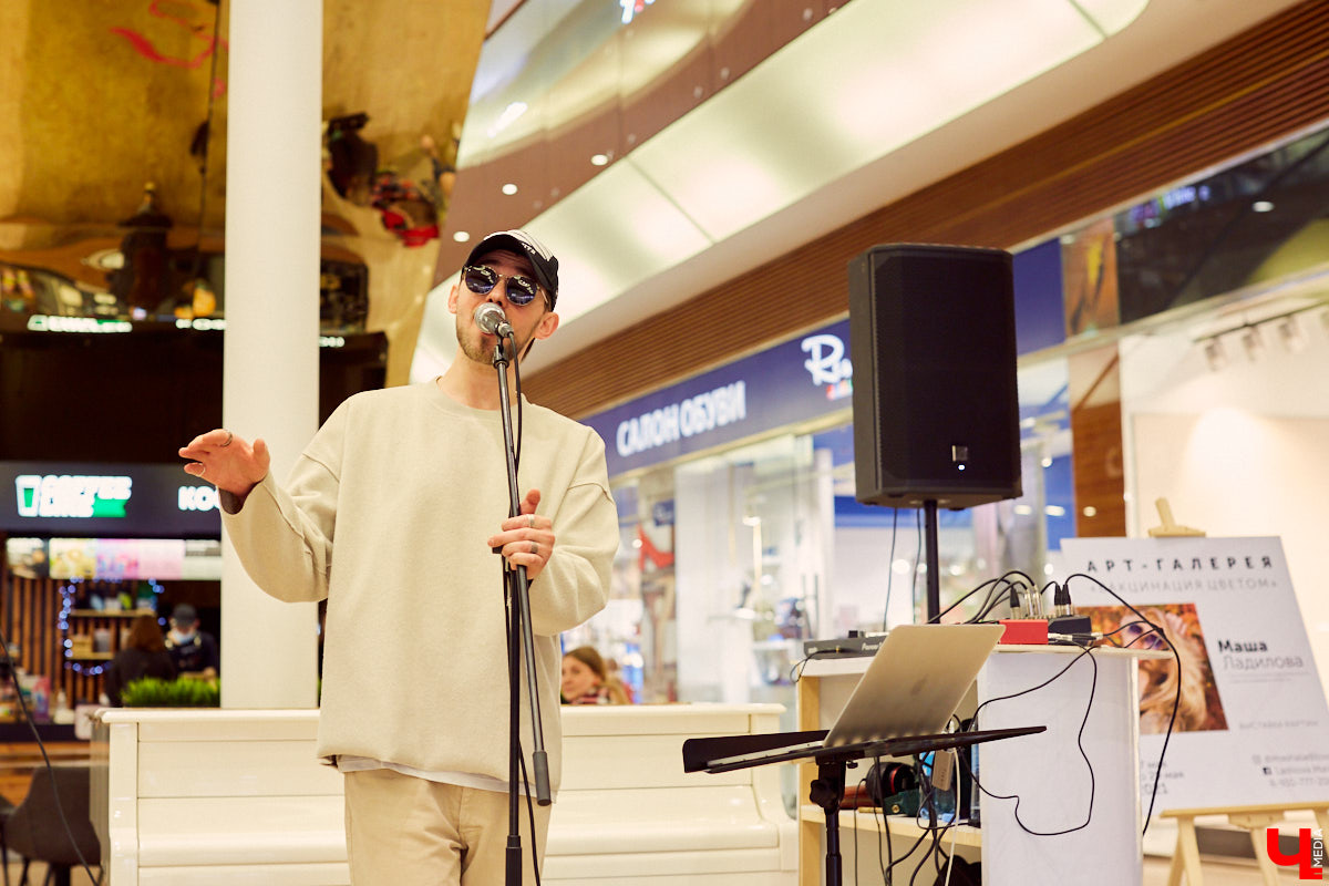 Новое владимирское арт-пространство, объединяющее шопинг и искусство, проводит терапию цветом. В этот раз вас ожидает выставка картин владимирской художницы Марии Ладиловой.