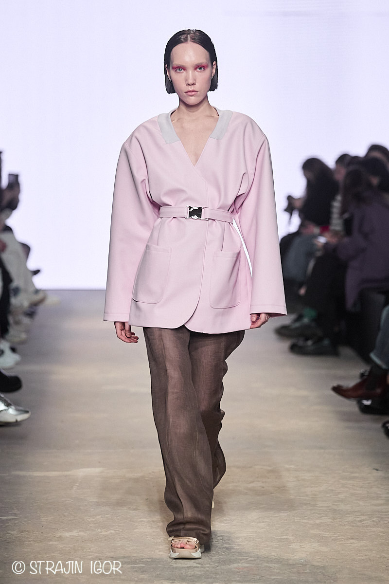 Яна Горохова - дизайнер локальной марки ICÔNE - представила свою коллекцию. Ее коллекция поучаствовала в Mercedes-Benz Fashion Week Russia. Благодаря чему стал возможен этот успех?