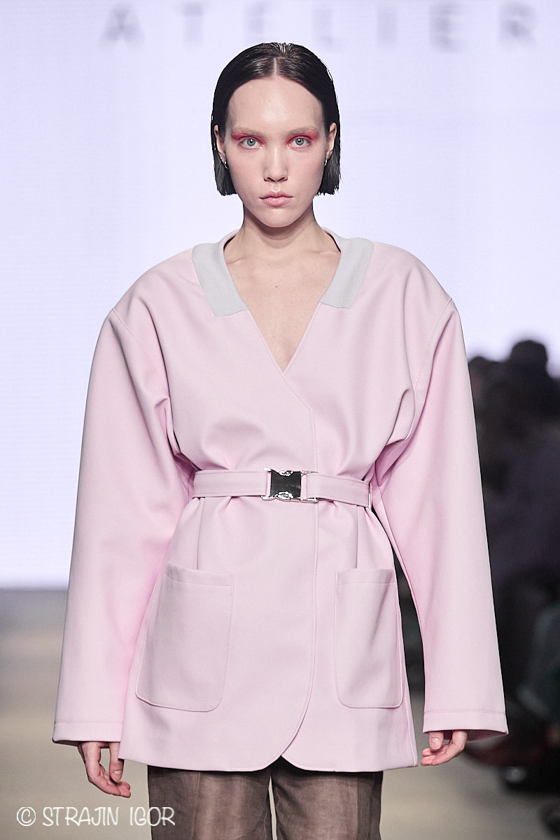 Яна Горохова - дизайнер локальной марки ICÔNE - представила свою коллекцию. Ее коллекция поучаствовала в Mercedes-Benz Fashion Week Russia. Благодаря чему стал возможен этот успех?