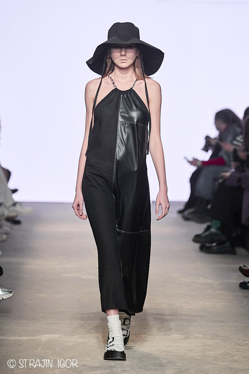 Яна Горохова - дизайнер локальной марки ICÔNE - представила свою коллекцию. Ее коллекция поучаствовала в Mercedes-Benz Fashion Week Russia. Благодаря чему стал возможен этот успех?