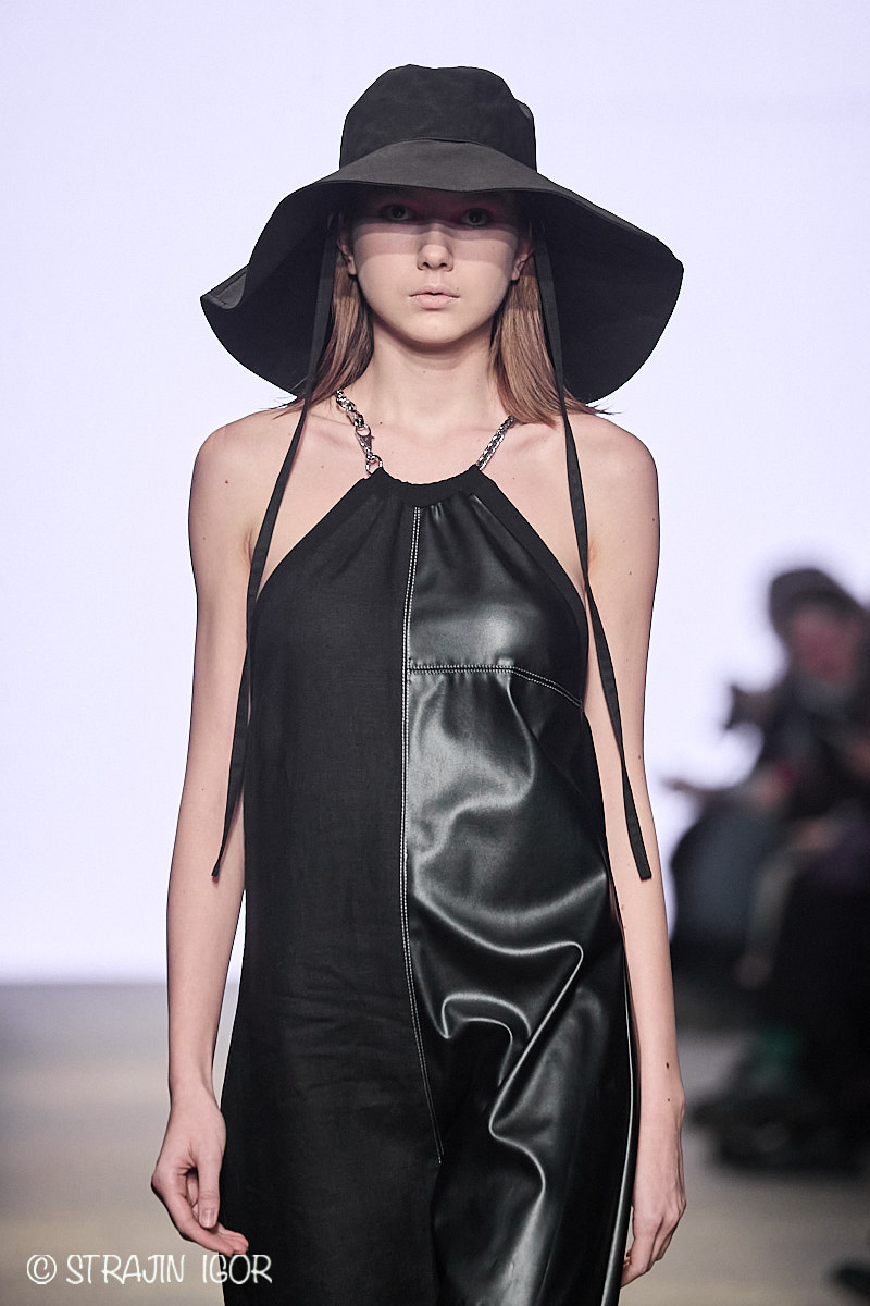 Яна Горохова - дизайнер локальной марки ICÔNE - представила свою коллекцию. Ее коллекция поучаствовала в Mercedes-Benz Fashion Week Russia. Благодаря чему стал возможен этот успех?