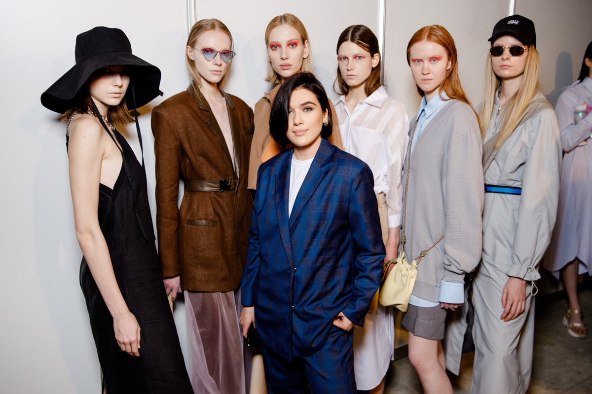 Яна Горохова - дизайнер локальной марки ICÔNE - представила свою коллекцию. Ее коллекция поучаствовала в Mercedes-Benz Fashion Week Russia. Благодаря чему стал возможен этот успех?