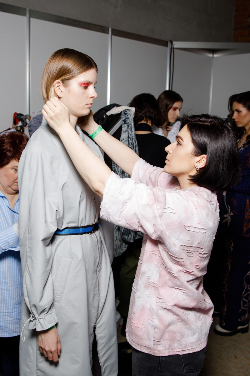 Яна Горохова - дизайнер локальной марки ICÔNE - представила свою коллекцию. Ее коллекция поучаствовала в Mercedes-Benz Fashion Week Russia. Благодаря чему стал возможен этот успех?