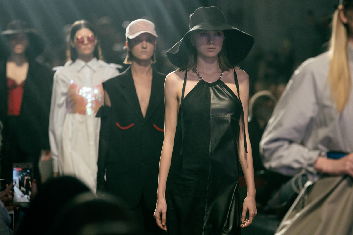 Яна Горохова - дизайнер локальной марки ICÔNE - представила свою коллекцию. Ее коллекция поучаствовала в Mercedes-Benz Fashion Week Russia. Благодаря чему стал возможен этот успех?