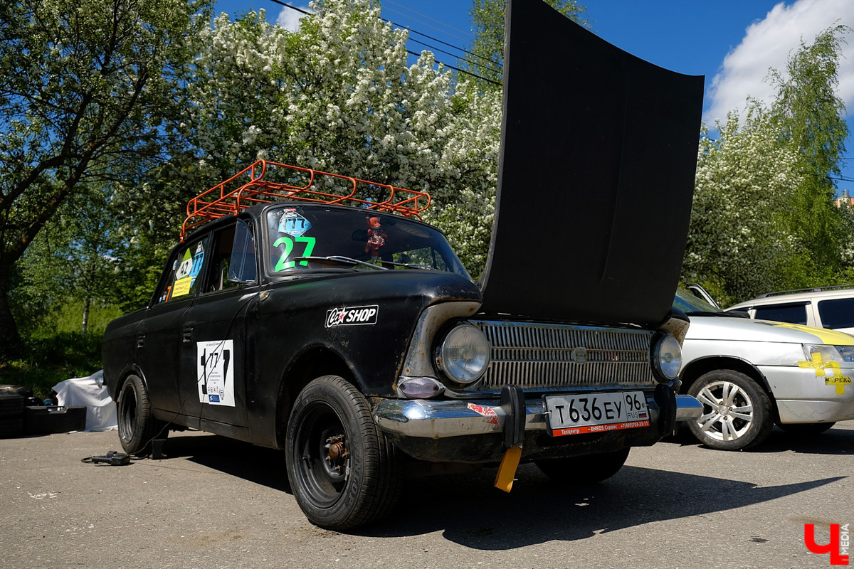 Впервые за несколько десятилетий автогонки разрешили проводить перед зданием администрации области. В чемпионате участвовали больше 40 спортсменов.