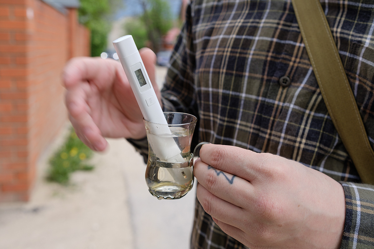 У карты Владимира появился дополнительный слой: теперь там отмечены колонки с бесплатной водой. А вот можно ли ее пить без кипячения — опытным путем проверили художники из арт-сообщества beznazvaniia.