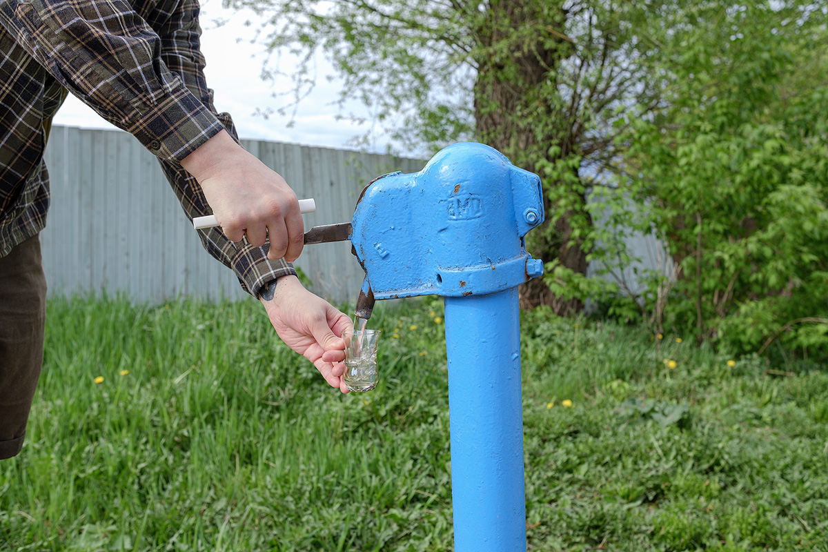 У карты Владимира появился дополнительный слой: теперь там отмечены колонки с бесплатной водой. А вот можно ли ее пить без кипячения — опытным путем проверили художники из арт-сообщества beznazvaniia.