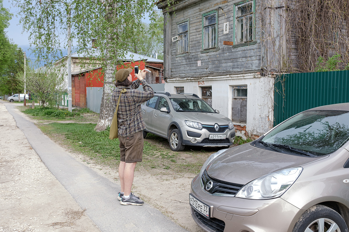 У карты Владимира появился дополнительный слой: теперь там отмечены колонки с бесплатной водой. А вот можно ли ее пить без кипячения — опытным путем проверили художники из арт-сообщества beznazvaniia.